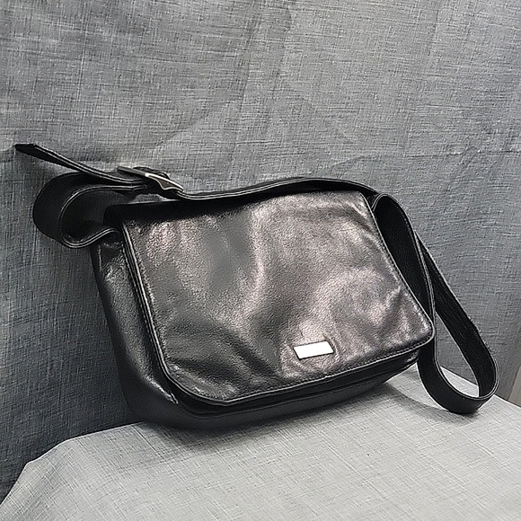 Picard Small Black Leather Messenger flap Shoulder Bag w/ Silver Buckle Hardware - Picture 4 of 11
